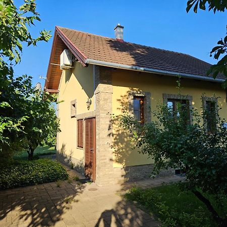 Duzzogó Vendégház Agárd Gárdony Esterno foto
