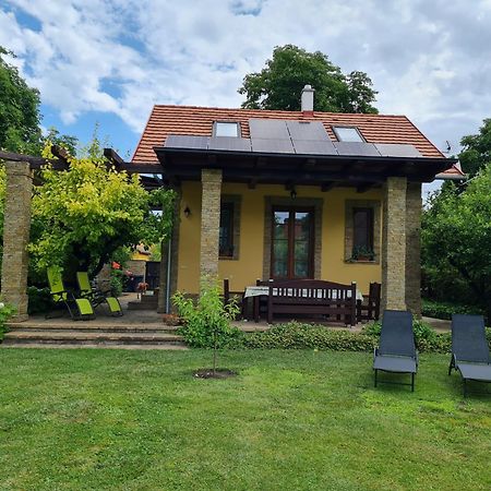 Duzzogó Vendégház Agárd Gárdony Esterno foto