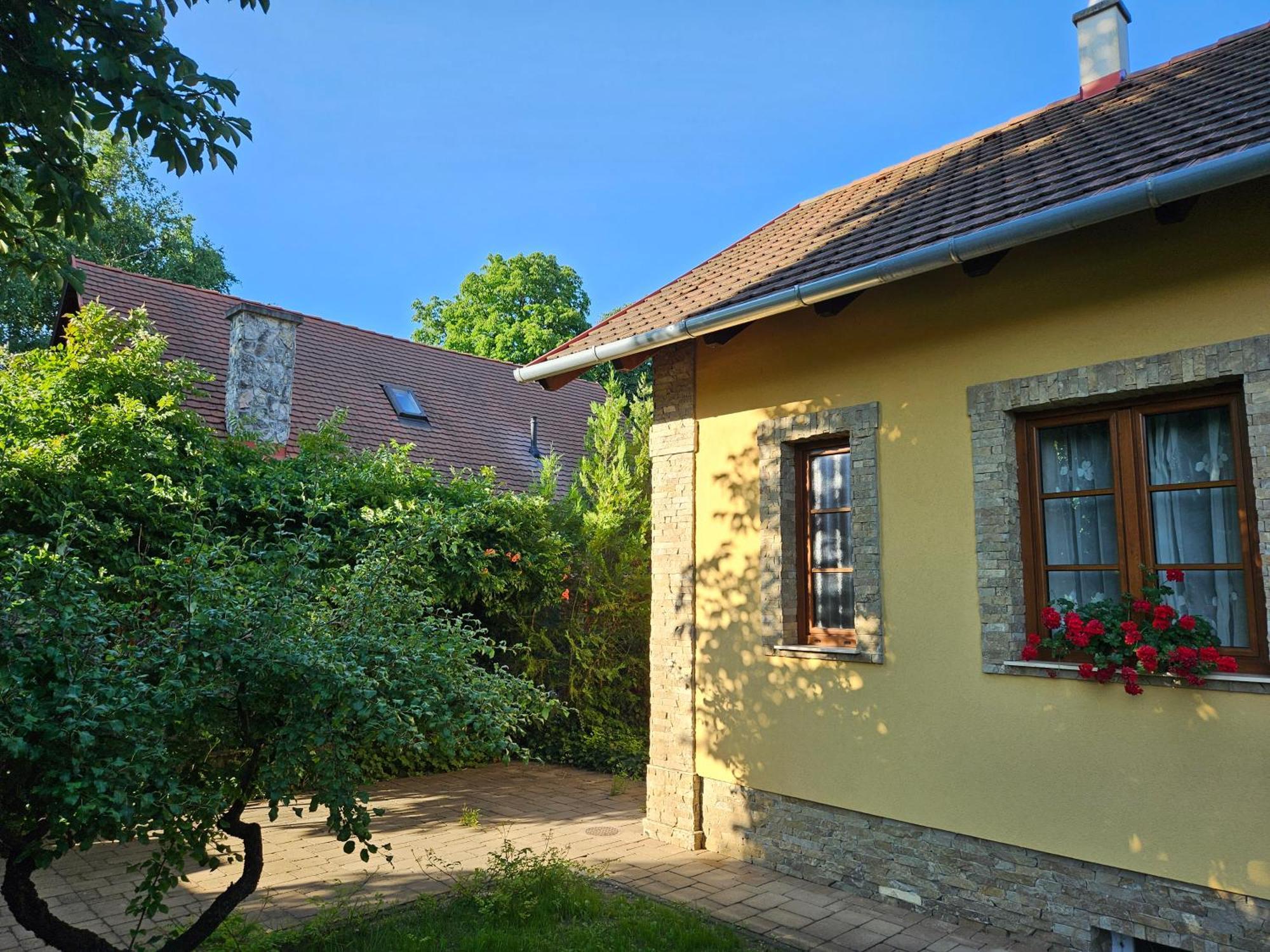 Duzzogó Vendégház Agárd Gárdony Esterno foto