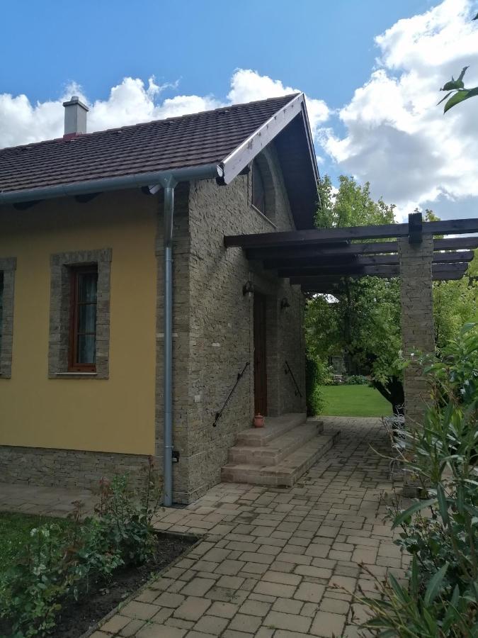 Duzzogó Vendégház Agárd Gárdony Esterno foto